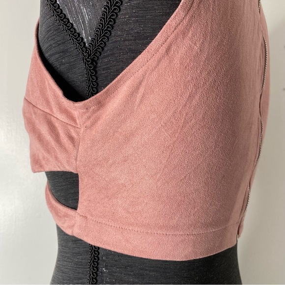 L’ATISTE Pink Faux Suede Zipper Back Crop Top - Picture 8 of 13